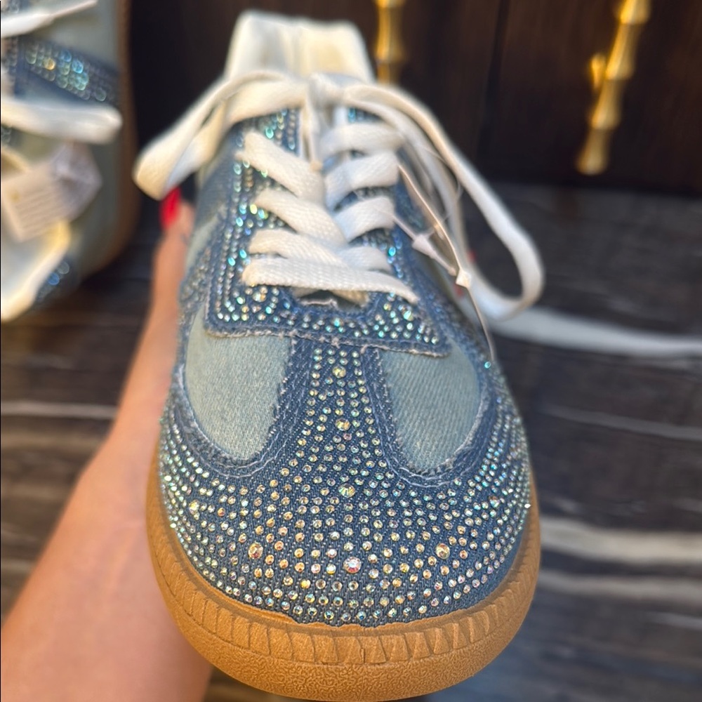 Stylish Blue Athletic Shoes with Rhinestone Accents - Picture 13 of 17